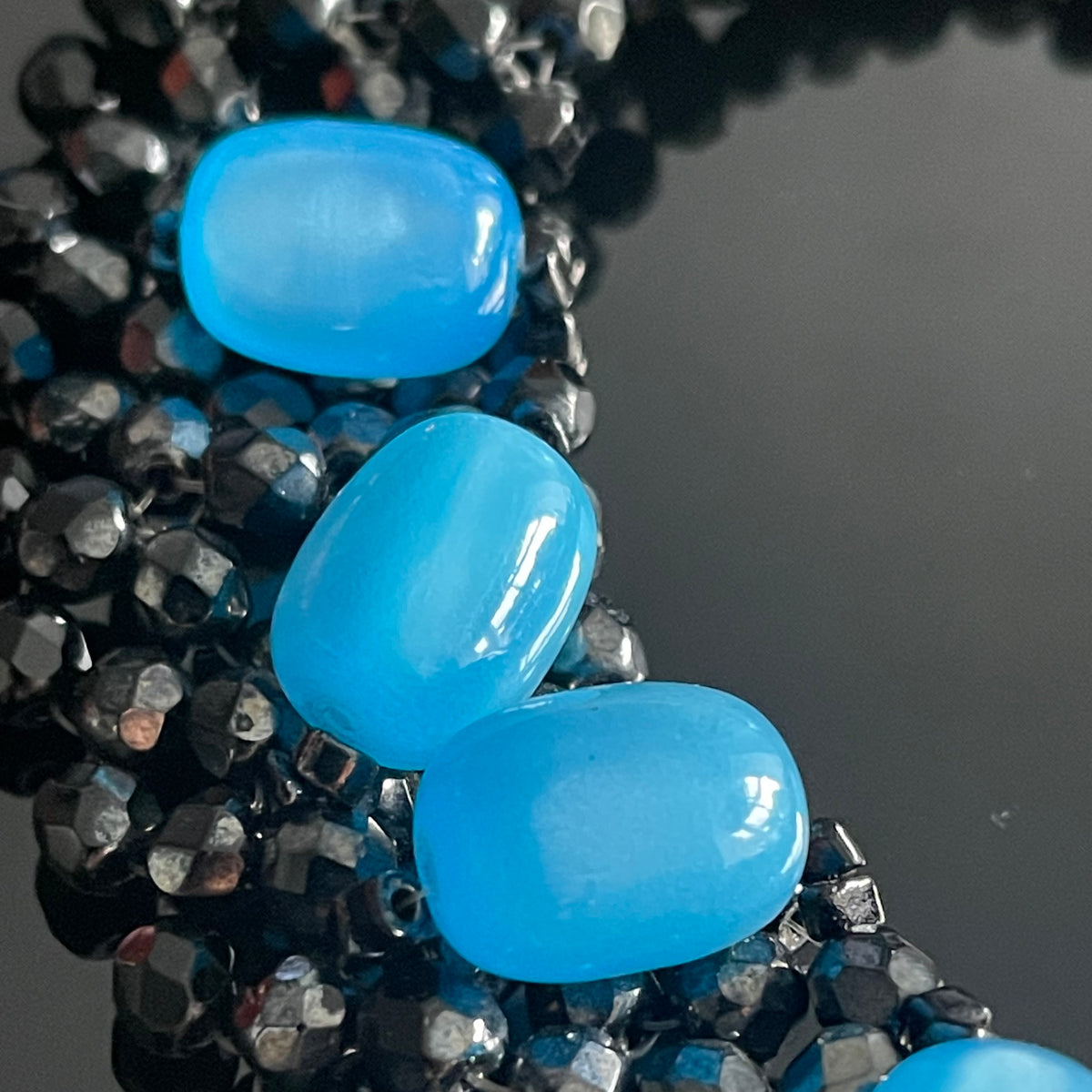 Collier plastron vintage en perles et onyx noir - France