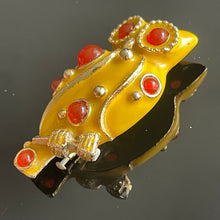 Charger l'image dans la galerie, Lanvin Paris, belle broche en métal doré émaillé jaune et cabochons de verre