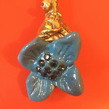 Charger l'image dans la galerie, KALINGER, Longue broche fleur vintage couture, podium size!