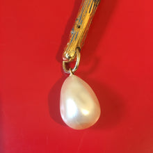 Charger l'image dans la galerie, KALINGER, Longue broche fleur vintage couture, podium size!