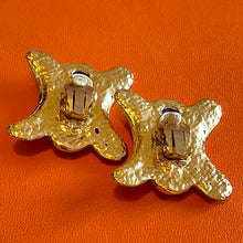 Charger l'image dans la galerie, Kalinger, belles boucles clips vintage couture métal doré et cabochons rouges, bleus ou violets