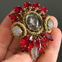 Charger l'image dans la galerie, Belle broche ancienne signée Christian Dior 1964
