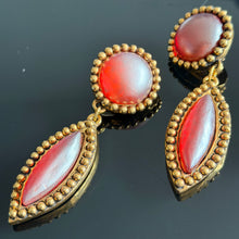 Charger l'image dans la galerie, Boucles clips vintage couture oversize signées TMB
