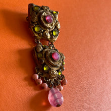 Charger l&#39;image dans la galerie, Henry, tres belle broche pendentif en bronze doré et perles de verre
