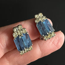 Charger l'image dans la galerie, Jolies boucles d’oreilles signées Chr.Dior 1974
