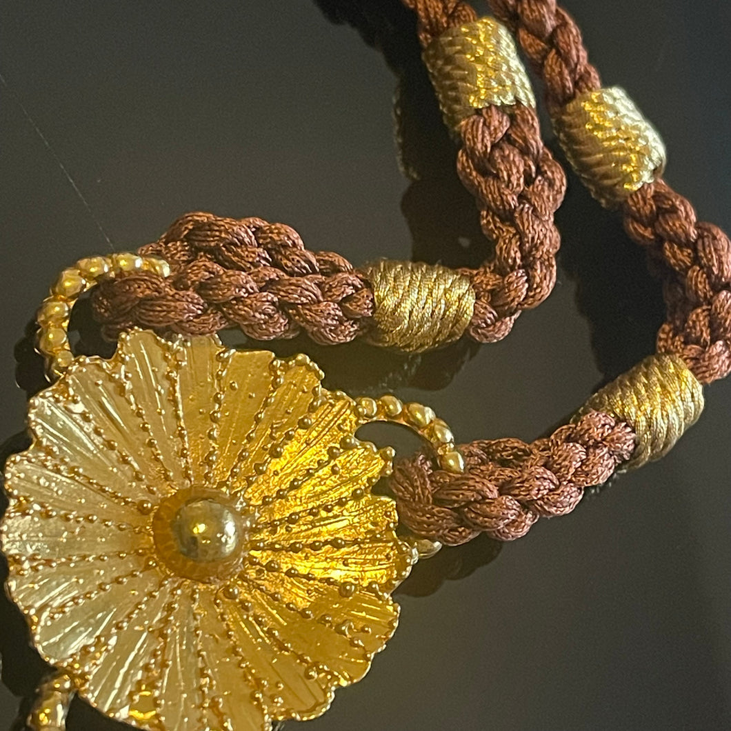 Rare et beau collier sautoir en passementerie signé YSL