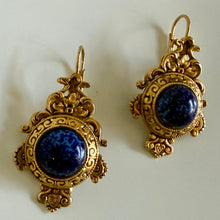 Charger l'image dans la galerie, Belles boucles d’oreilles vintage signées Zoé Coste
