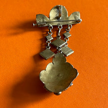 Charger l&#39;image dans la galerie, Henry, grande broche pendentif en bronze doré avec gros cabochon de verre en pendant
