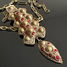 Charger l'image dans la galerie, Spectaculaire collier vintage en talosel avec pierres rouges signé Henry, modèle exclusif 
