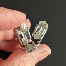 Charger l'image dans la galerie, Jolies boucles d’oreilles signées Chr.Dior 1974
