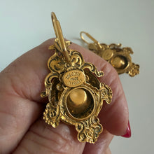 Charger l'image dans la galerie, Belles boucles d’oreilles vintage signées Zoé Coste
