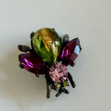 Charger l'image dans la galerie, Jolie petite broche abeille vintage signée GAS
