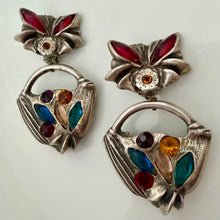 Charger l'image dans la galerie, Grosses boucles vintage couture oversized en résine argentée par Kalinger
