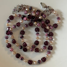 Charger l'image dans la galerie, Très joli collier vintage en perles de verre, années 50
