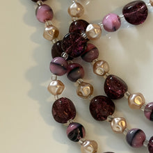Charger l'image dans la galerie, Très joli collier vintage en perles de verre, années 50
