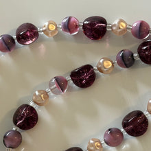 Charger l'image dans la galerie, Très joli collier vintage en perles de verre, années 50
