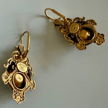 Charger l'image dans la galerie, Belles boucles d’oreilles vintage signées Zoé Coste
