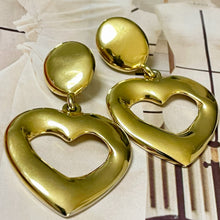 Charger l&#39;image dans la galerie, YSL, grandes boucles clips cœurs pendantes
