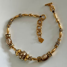 Charger l'image dans la galerie, Sublime collier vintage couture signé Recto-Verso métal doré et résine
