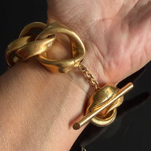 Charger l'image dans la galerie, Joli bracelet vintage couture en métal doré signé Kalinger
