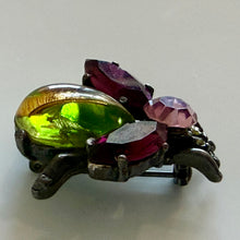 Charger l'image dans la galerie, Jolie petite broche abeille vintage signée GAS
