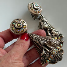 Load image into Gallery viewer, Kalinger, belles boucles clips vintage pendantes style Art déco
