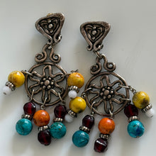 Charger l'image dans la galerie, Grandes boucles d’oreilles pendantes vintage créateur signées BD
