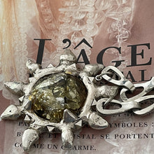 Charger l&#39;image dans la galerie, Kalinger, sublime collier sautoir Space Age en métal argenté et résine
