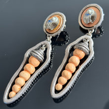 Charger l'image dans la galerie, Boucles clips pendantes vintage couture oversized TMB
