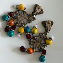 Charger l'image dans la galerie, Grandes boucles d’oreilles pendantes vintage créateur signées BD
