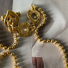 Charger l&#39;image dans la galerie, YSL, bel ensemble collier et boucles clips vintage croix en métal doré
