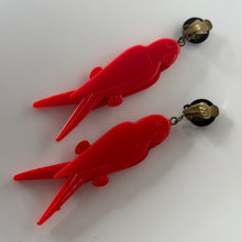 Charger l'image dans la galerie, Longues boucles clips pendantes vintage perroquets made in Germany
