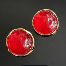 Charger l'image dans la galerie, Sublimes boucles vintage couture cabochons de résine rouge signées YSL

