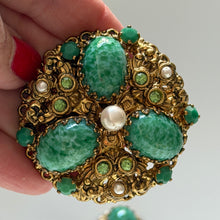 Load image into Gallery viewer, Belle parure ancienne signée W Germany avec cabochons de verre verts
