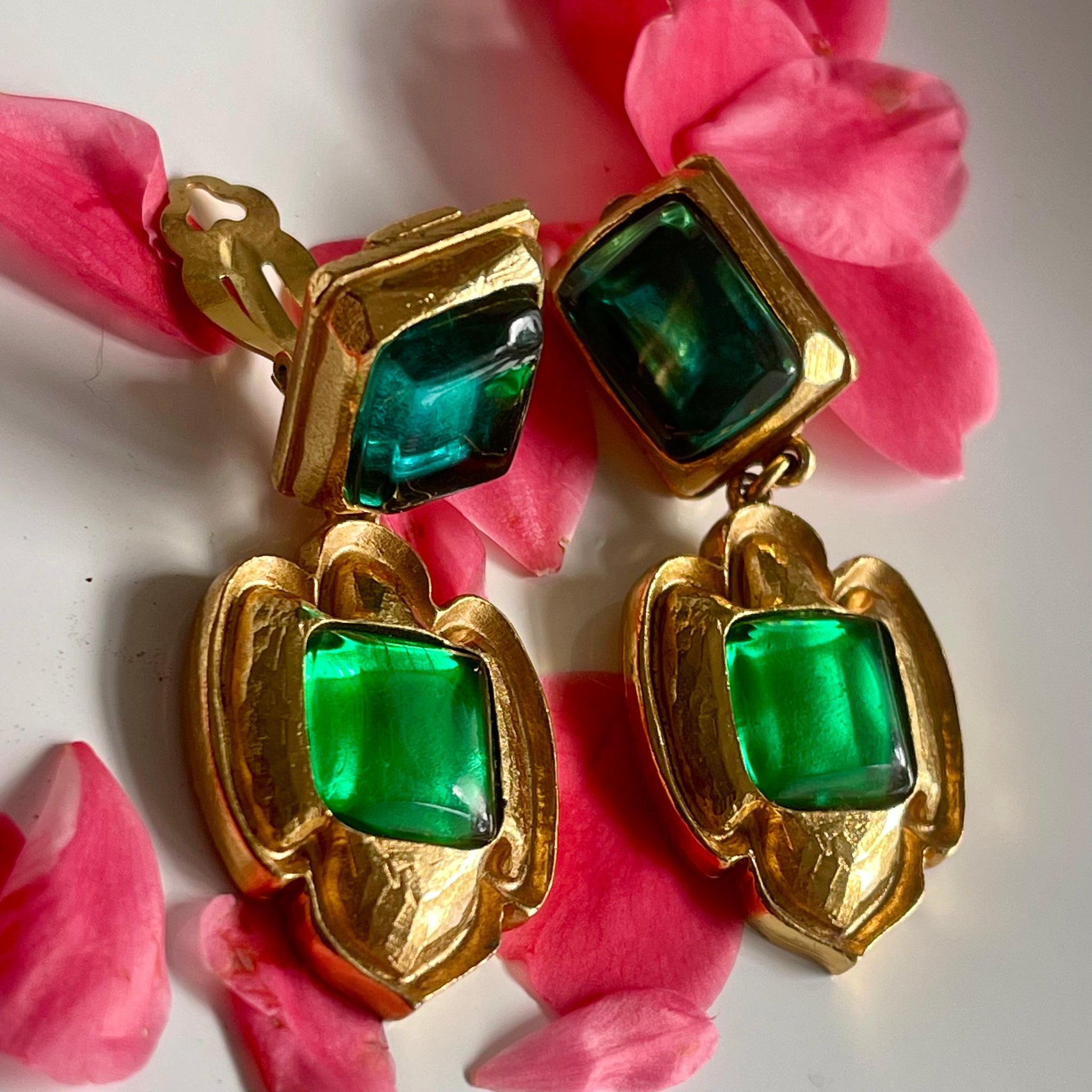 Boucles D'oreilles Vintage Couture En Résine - Doré 24 Carat, Cuivre Doré Haute Qualité, Occasion Très Bon état