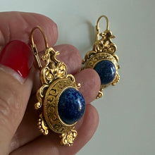 Charger l'image dans la galerie, Belles boucles d’oreilles vintage signées Zoé Coste
