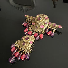 Charger l'image dans la galerie, Sublime grande broche pendentif en bronze doré, perles et pierres de couleur signée Henry
