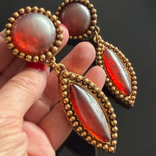 Charger l'image dans la galerie, Boucles clips vintage couture oversize signées TMB
