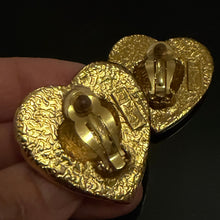 Load image into Gallery viewer, Belles boucles clips cœur vintage signées YSL
