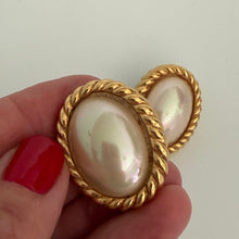 Charger l'image dans la galerie, Jolies boucles d’oreilles clips vintage signées Christian Dior Germany
