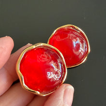 Charger l'image dans la galerie, Sublimes boucles vintage couture cabochons de résine rouge signées YSL
