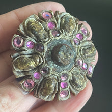 Charger l'image dans la galerie, Belle broche ancienne talosel et pierres roses signée Henry
