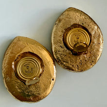 Charger l'image dans la galerie, Grosses boucles clips vintage couture motif feuilles signées Kalinger
