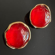 Charger l'image dans la galerie, Sublimes boucles vintage couture cabochons de résine rouge signées YSL
