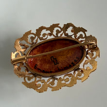 Charger l'image dans la galerie, Belle broche ancienne plaquée or et Émaux de Limoges
