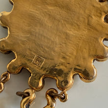 Charger l'image dans la galerie, Spectaculaire collier motif soleil en résine dorée et colorée signées TMB, circa 90s
