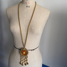 Charger l'image dans la galerie, Spectaculaire collier motif soleil en résine dorée et colorée signées TMB, circa 90s
