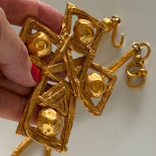 Charger l'image dans la galerie, Sublime collier croix vintage couture en métal doré signé Christian Lacroix
