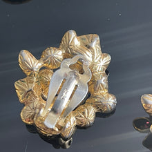 Charger l&#39;image dans la galerie, Jolie parure collier et boucles camaïeu pierres roses signée YSL
