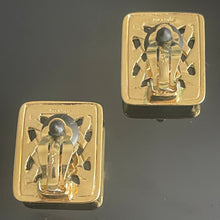 Charger l&#39;image dans la galerie, Jolies boucles anciennes en métal doré et bois signées YSL
